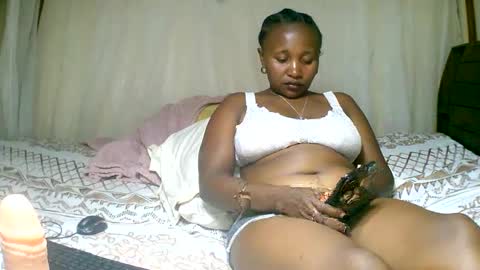 Snapshot of mylindasweet chatting on January 10, 6:06 pm linda online show from January 10, 6:06 pm