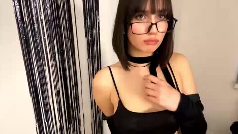 mylittlemolly online show from November 19, 1:00 pm