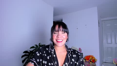 Snapshot of mysteyes chatting on December 10, 2:38 am Elena online show from December 10, 2:38 am