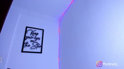 Snapshot of mysteyes chatting on December 12, 11:03 pm Elena online show from December 12, 11:03 pm