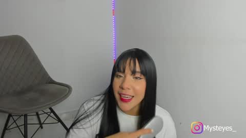 Snapshot of mysteyes chatting on January 8, 2:25 am Elena online show from January 8, 2:25 am