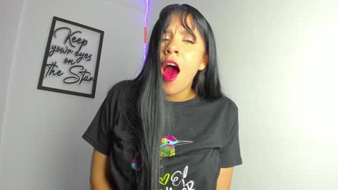 Snapshot of mysteyes chatting on January 9, 6:17 am Elena online show from January 9, 6:17 am