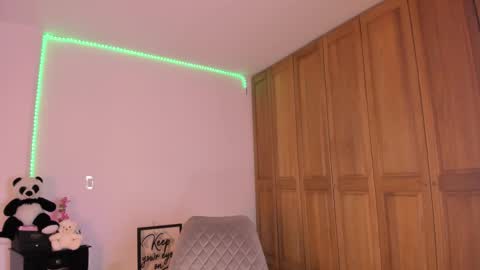 Snapshot of mysteyes chatting on March 5, 10:10 pm Elena online show from March 5, 10:10 pm