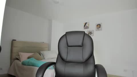 Snapshot of mysteyes chatting on October 28, 7:38 pm Elena online show from October 28, 7:38 pm