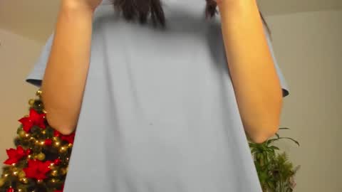 Snapshot of mysteyes chatting on December 15, 12:48 am Elena online show from December 15, 12:48 am