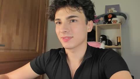 Snapshot of mystic_evan chatting on October 13, 10:32 pm Evan Brown online show from October 13, 10:32 pm