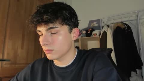 Snapshot of mystic_evan chatting on October 17, 9:39 pm Evan Brown online show from October 17, 9:39 pm