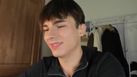 Snapshot of mystic_evan chatting on October 19, 9:59 pm Evan Brown online show from October 19, 9:59 pm