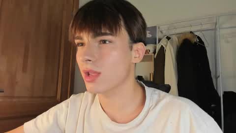 Snapshot of mystic_evan chatting on October 20, 8:31 pm Evan Brown online show from October 20, 8:31 pm