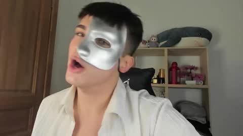 Snapshot of mystic_evan chatting on October 31, 12:22 am Evan Brown online show from October 31, 12:22 am