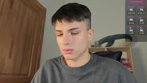 Snapshot of mystic_evan chatting on November 13, 6:45 am Evan Brown online show from November 13, 6:45 am