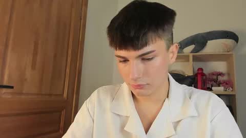 Snapshot of mystic_evan chatting on November 17, 12:55 pm Evan Brown online show from November 17, 12:55 pm