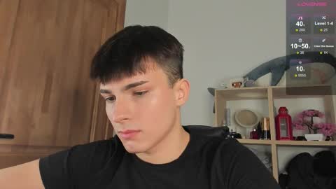 Snapshot of mystic_evan chatting on November 26, 10:22 pm Evan Brown online show from November 26, 10:22 pm