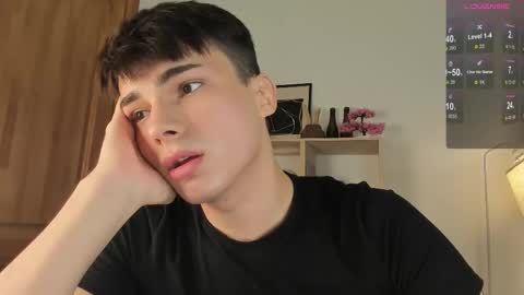 Snapshot of mystic_evan chatting on November 29, 10:35 pm Evan Brown online show from November 29, 10:35 pm