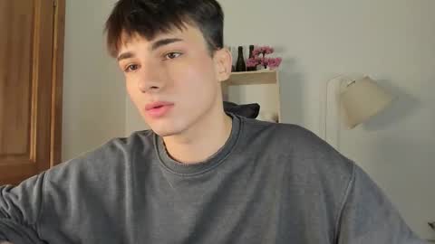 Snapshot of mystic_evan chatting on December 5, 4:03 pm Evan Brown online show from December 5, 4:03 pm