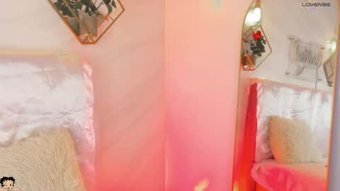 Snapshot of naamah_b chatting on September 17, 2:30 pm naamah_b online show from September 17, 2:30 pm