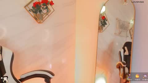 Snapshot of naamah_b chatting on October 11, 2:15 pm naamah_b online show from October 11, 2:15 pm