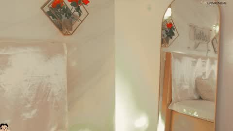 Snapshot of naamah_b chatting on November 13, 2:16 pm naamah_b online show from November 13, 2:16 pm