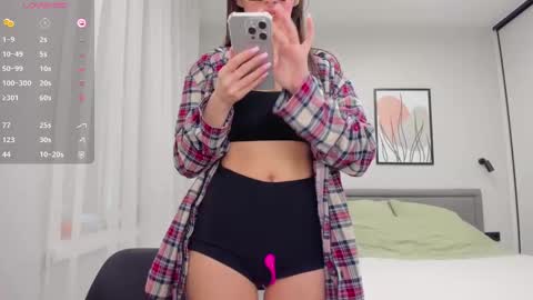 Snapshot of nadyayax chatting on February 13, 11:50 am Nadya online show from February 13, 11:50 am