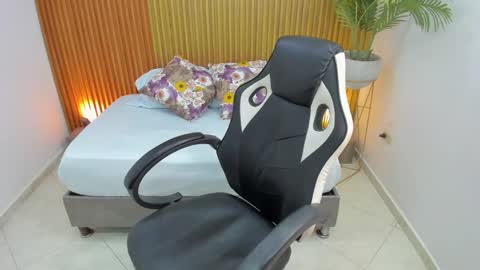 N A H I A online show from March 5, 11:49 am