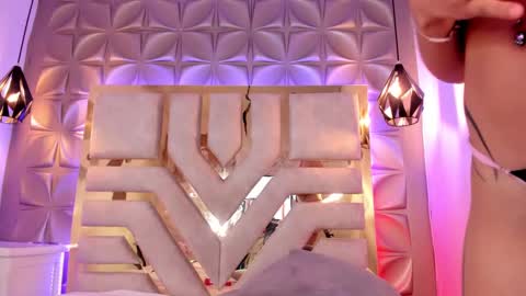 Snapshot of nahia_low chatting on December 3, 10:17 am Valeria online show from December 3, 10:17 am