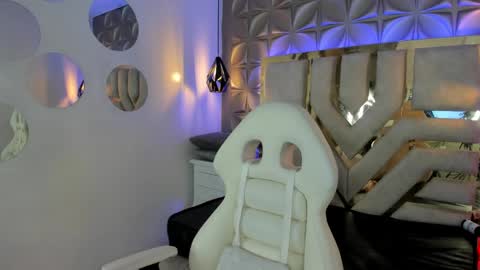 Snapshot of nahia_low chatting on December 19, 2:34 am Valeria online show from December 19, 2:34 am