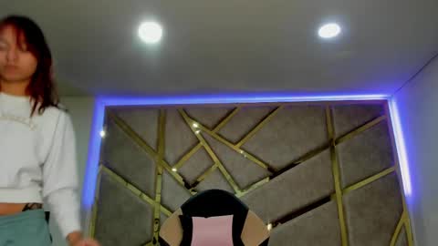 Snapshot of nahia_low chatting on February 20, 3:01 am Valeria online show from February 20, 3:01 am