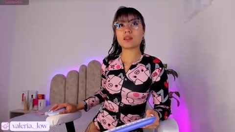 Snapshot of nahia_low chatting on September 18, 6:04 am Valeria online show from September 18, 6:04 am