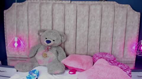 Snapshot of nahiarareina chatting on December 16, 2:16 pm NahiaraReina online show from December 16, 2:16 pm