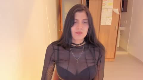 independent model online show from December 27, 4:15 am