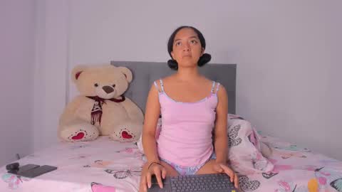 Snapshot of nahomi_miller_ chatting on January 16, 5:21 am Laura online show from January 16, 5:21 am