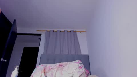 Snapshot of nahomi_miller_ chatting on March 8, 12:20 pm Laura online show from March 8, 12:20 pm