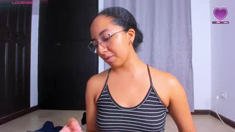 Snapshot of nahomi_miller_ chatting on October 1, 1:11 am Laura online show from October 1, 1:11 am