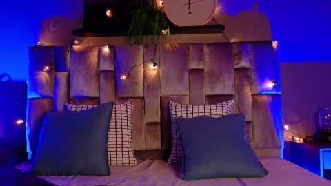  VICTORIA  online show from September 18, 7:38 pm