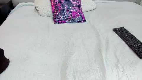 Nahomi  online show from November 12, 11:58 pm