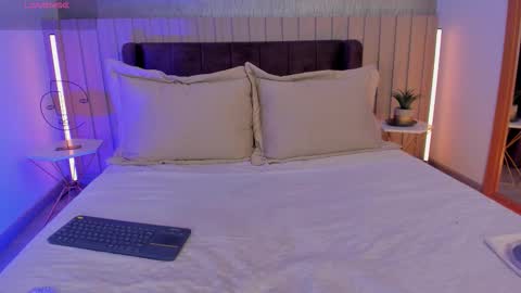 Naisha Ford online show from November 16, 12:49 am