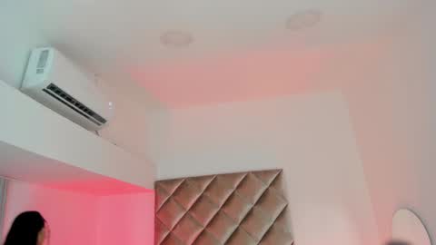 INSTAGRAM  m2221     online show from February 3, 10:03 am