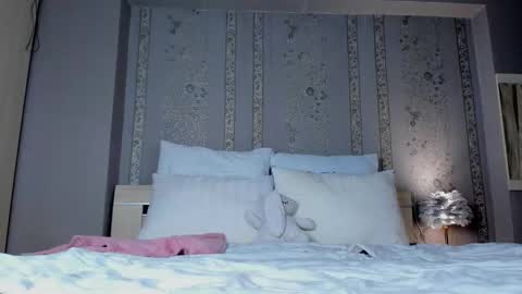 nakedjewel online show from September 19, 7:14 pm