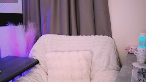 Snapshot of nancy_winter chatting on February 5, 10:08 am INSTAGRAM bekkercat online show from February 5, 10:08 am