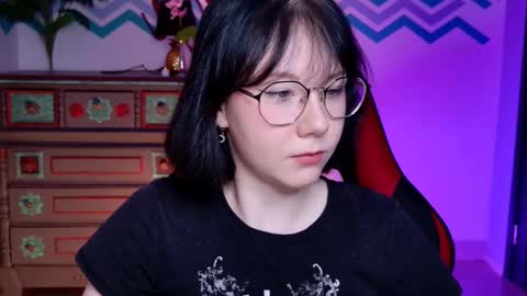 nancymartinez online show from October 18, 9:10 am