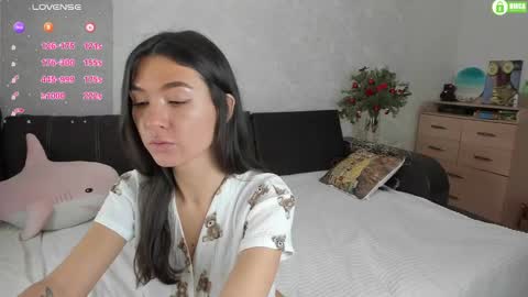 Snapshot of naomi_tara chatting on December 23, 4:17 pm Naomi online show from December 23, 4:17 pm