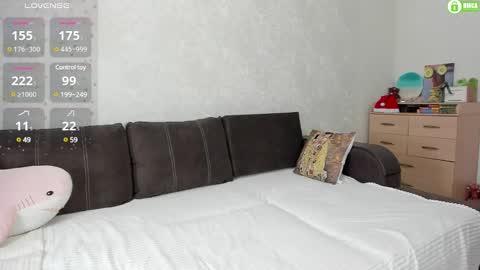 Snapshot of naomi_tara chatting on January 17, 9:17 am Naomi online show from January 17, 9:17 am