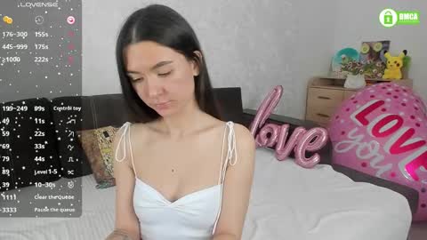 Snapshot of naomi_tara chatting on February 16, 4:42 pm Naomi online show from February 16, 4:42 pm