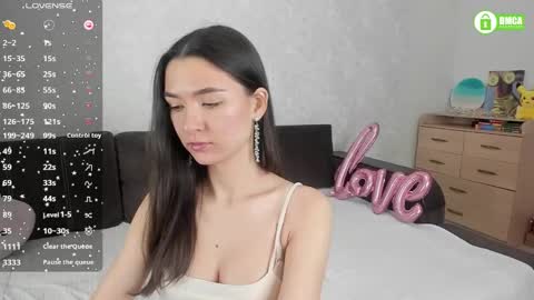 Snapshot of naomi_tara chatting on February 20, 2:24 pm Naomi online show from February 20, 2:24 pm