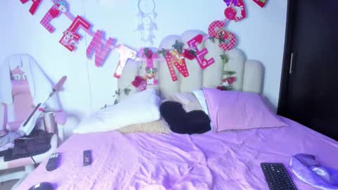    online show from February 5, 2:37 pm