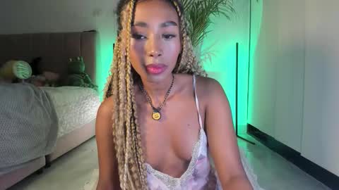 Naomii online show from September 13, 1:05 am