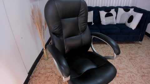 Snapshot of naomii_campbell_ chatting on December 27, 4:10 pm Naomi Campbell online show from December 27, 4:10 pm