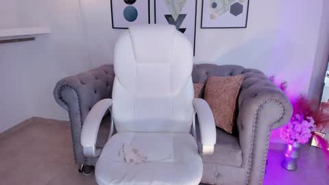 Snapshot of naomii_campbell_ chatting on December 29, 4:40 pm Naomi Campbell online show from December 29, 4:40 pm