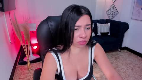 Snapshot of naomii_campbell_ chatting on January 28, 1:16 pm Naomi Campbell online show from January 28, 1:16 pm