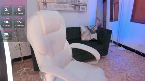 Snapshot of naomii_campbell_ chatting on January 31, 1:22 am Naomi Campbell online show from January 31, 1:22 am